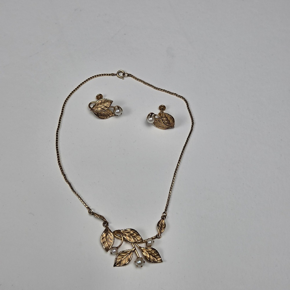 Van Dell Vintage 12K‎ Gold Filled Pearl Leaf Necklace Screw Back Earrings Set